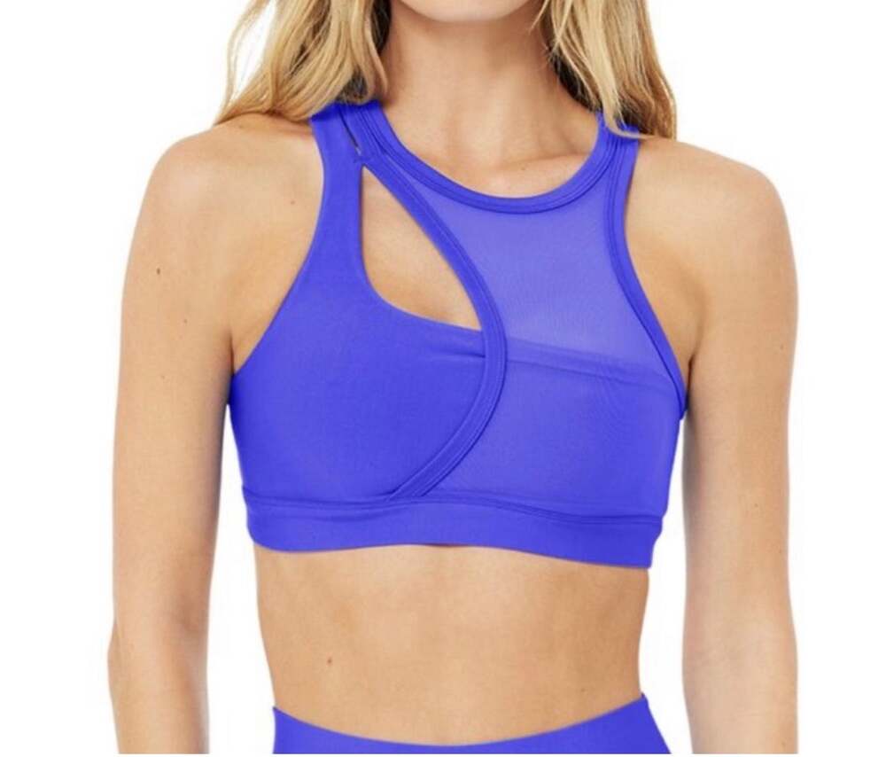 Alo yoga crescent bra 
Alo blue size small 
Like new excellent condition 
S18